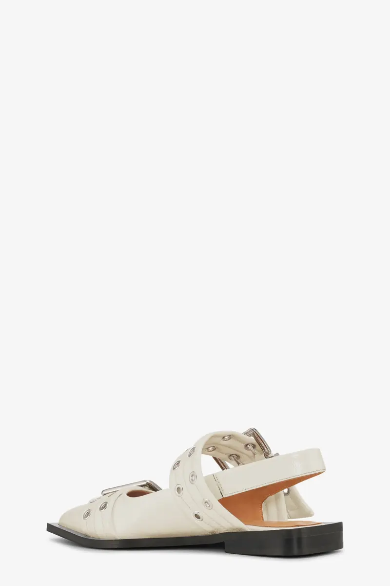 Feminine Buckle Ballerinas in Ivory